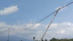 Kabel PLN Disangga Bambu, Warga Sukodono Khawatir Keselamatan Anak Sekolah